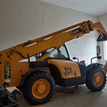 ładowarka teleskopowa JCB 537-135 z platformą roboczą i system zdalnie sterującym