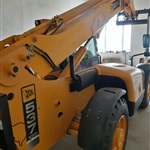 ładowarka teleskopowa JCB 537-135 z platformą roboczą i system zdalnie sterującym